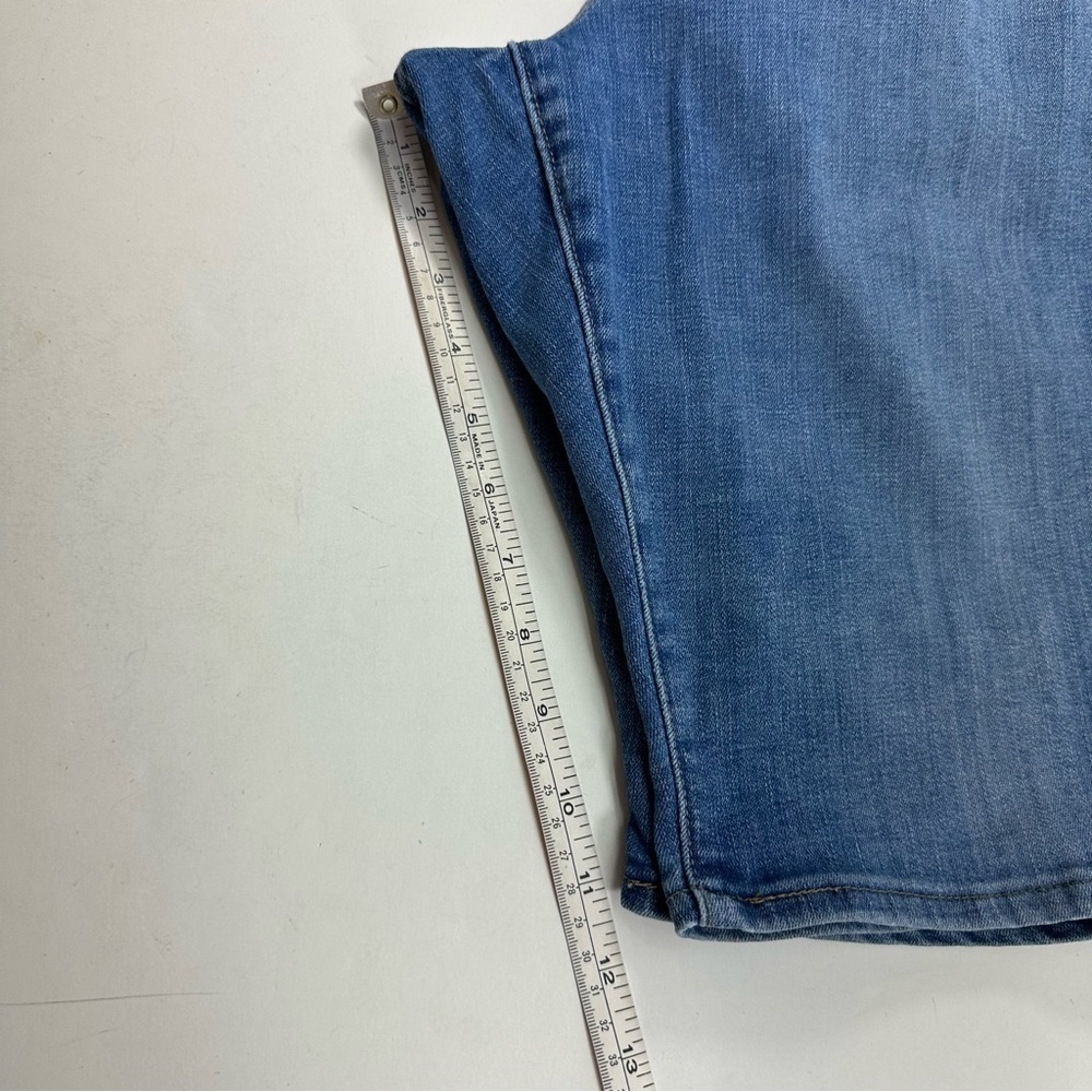 Levi’s Blue Bermuda Denim Shorts Women’s 33 - Picture 8 of 8
